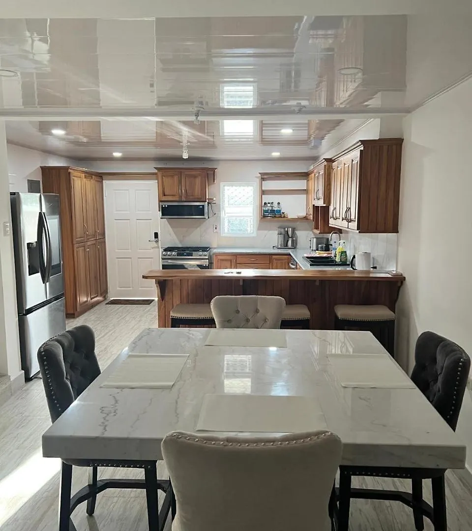 Semesterbostad Crusoe Escape Villa Crown Point Trinidad och Tobago